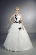 Wedding dress TW0129B - Wedding dress TW0129B tulle ball gown black ivory lace decorative lace-ups neckholder 1