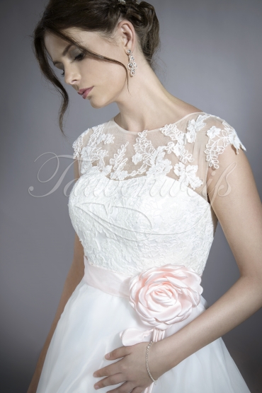 Wedding dress TW0177B - Wedding dress TW0177B front short back long tulle lace sensual feminine delicate pink belt 2